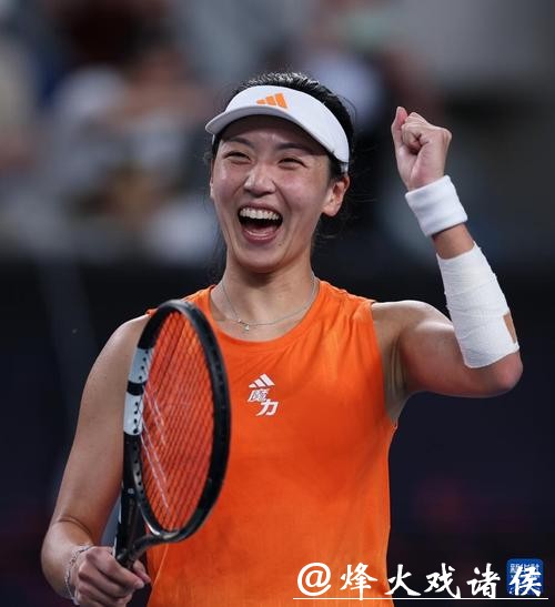 闯过澳网首轮关,王欣瑜的笑容里,多了几分霸气 闯过澳网首轮关,王欣瑜的笑容里,多了几分霸气