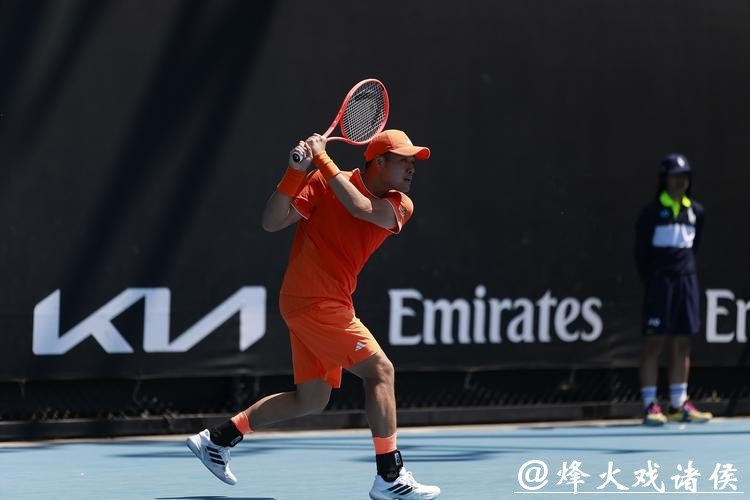 吴易昺3比1战胜纳尔迪，晋级澳网次轮